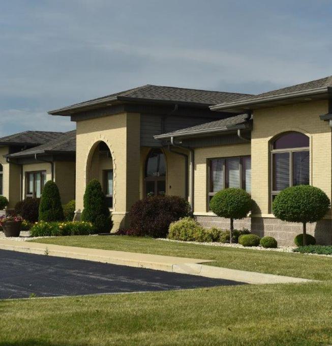Exterior of a tan financial advisors building located in Bourbonnais